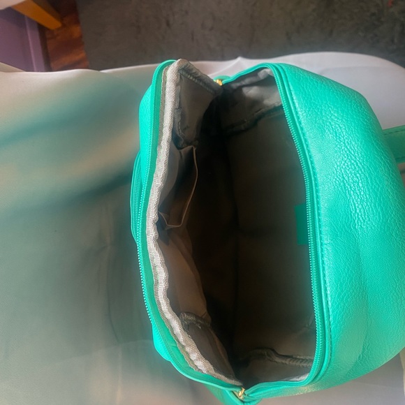 Green backpack medium size good for school - Picture 1 of 8